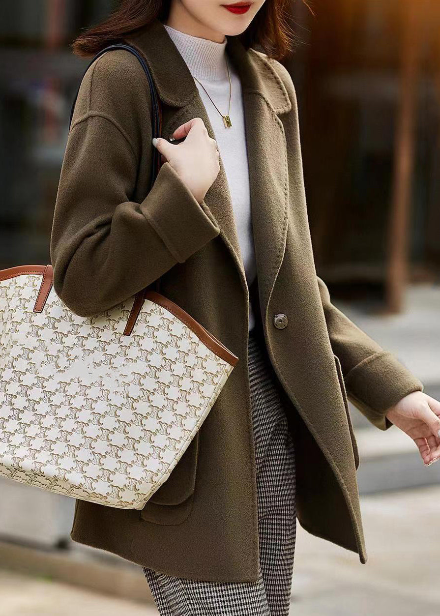 Effortlessly Elegant Coat with a Timeless Design
