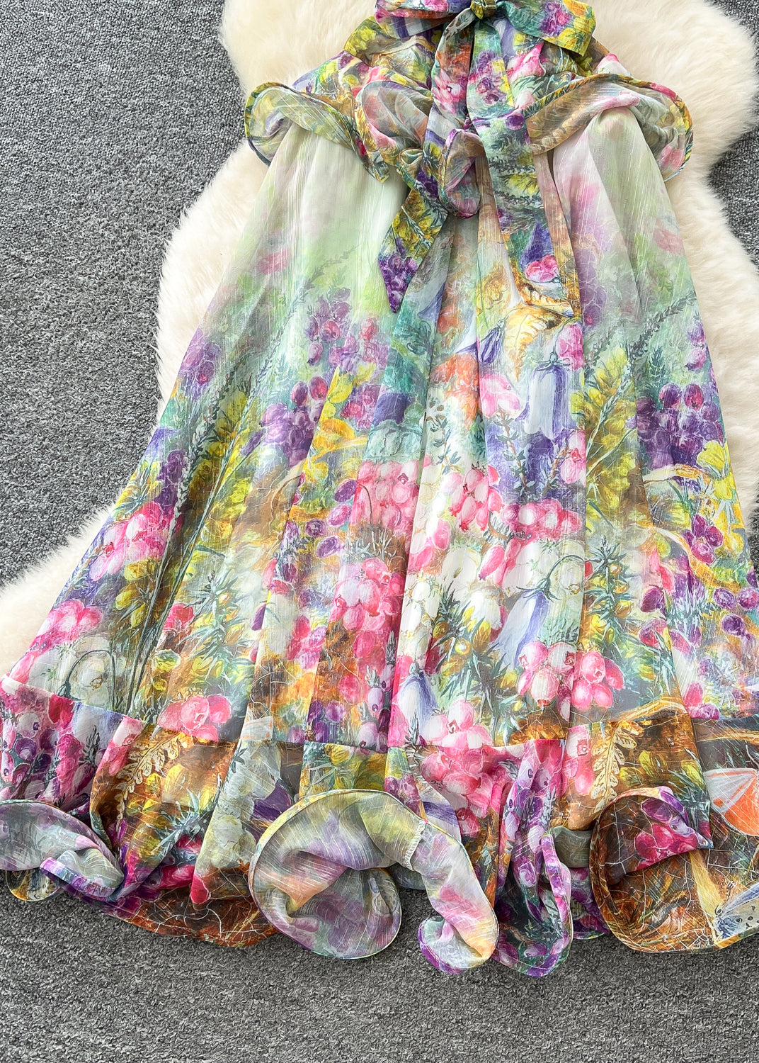 Beautifully Finished Dress in a Timeless Design
