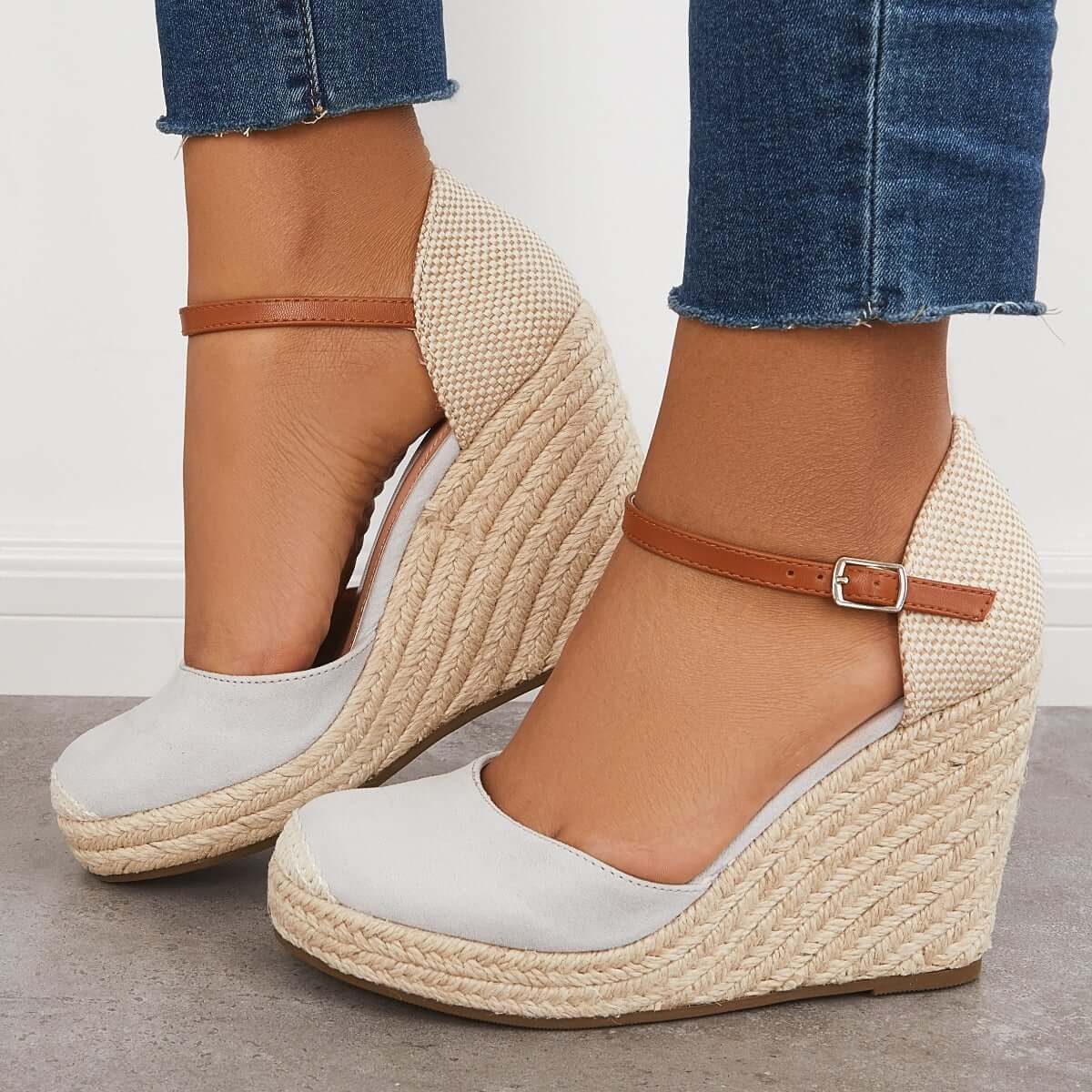 Chic Orthopedic Sandals with Unique Design