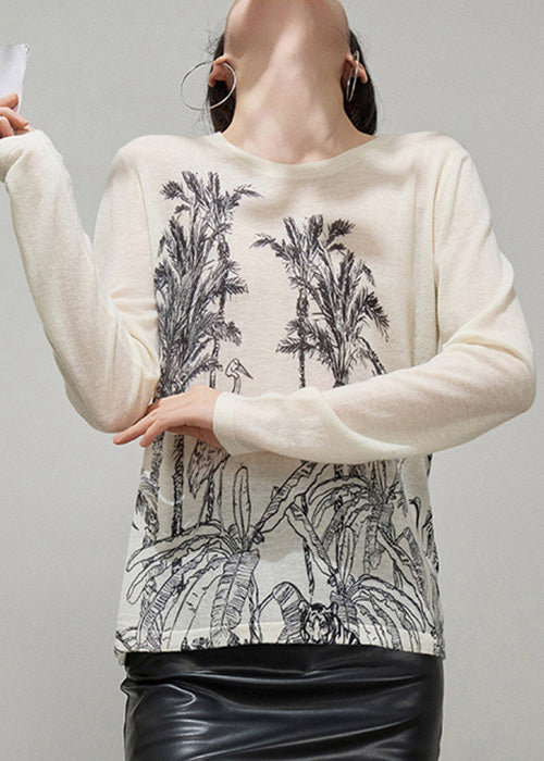 Well Tailored Sweater with a Graceful Silhouette