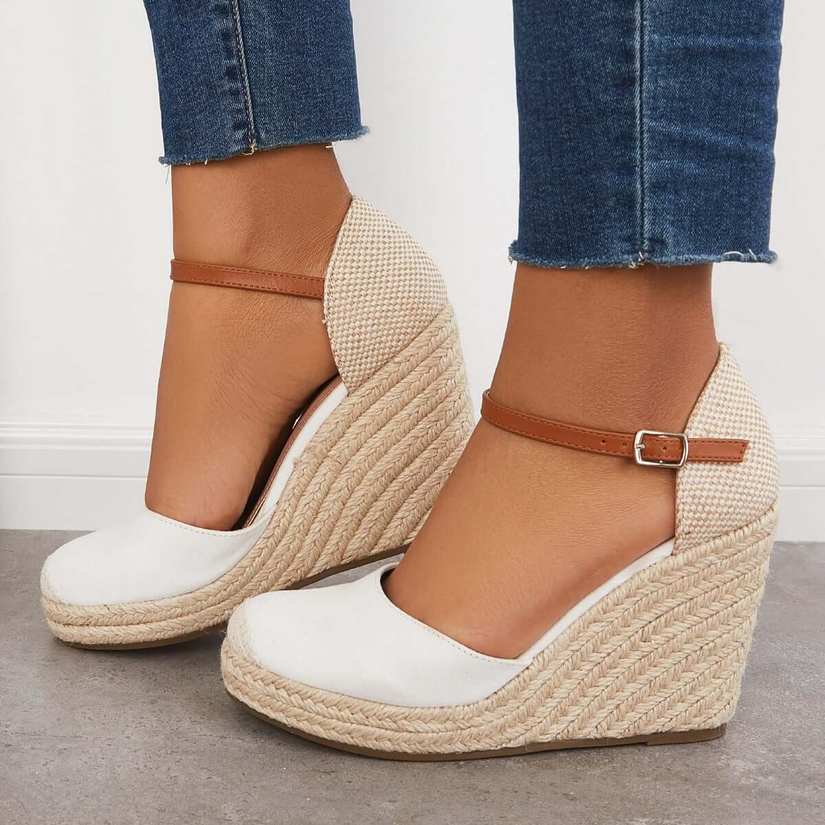 Chic Orthopedic Sandals with Unique Design