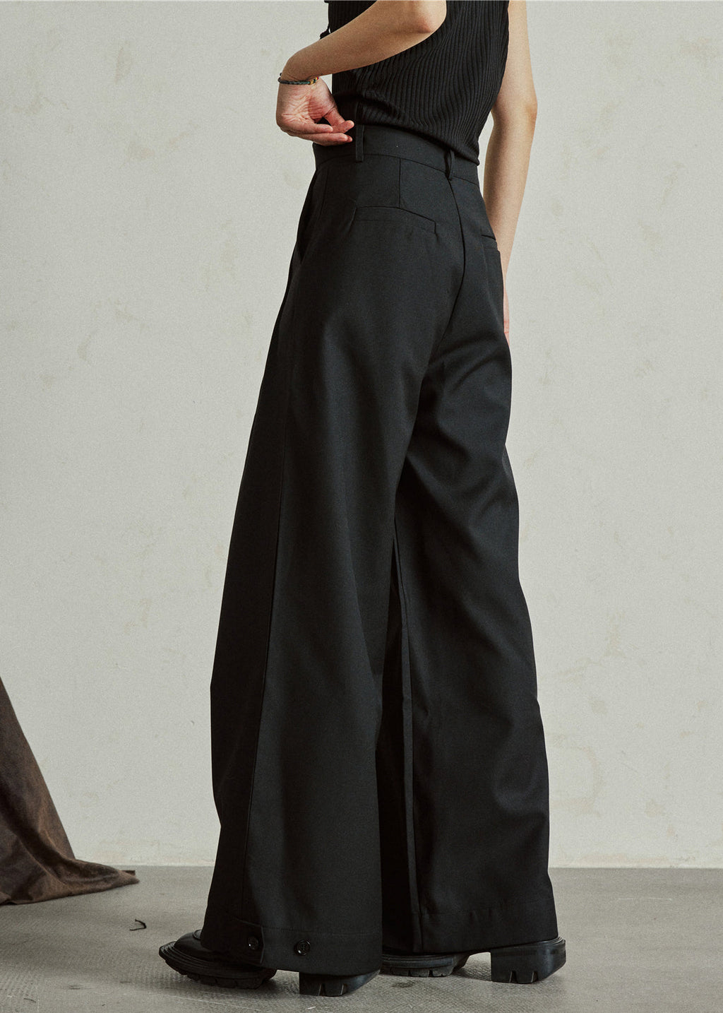 Elegantly Styled Pants for Everyday Wear