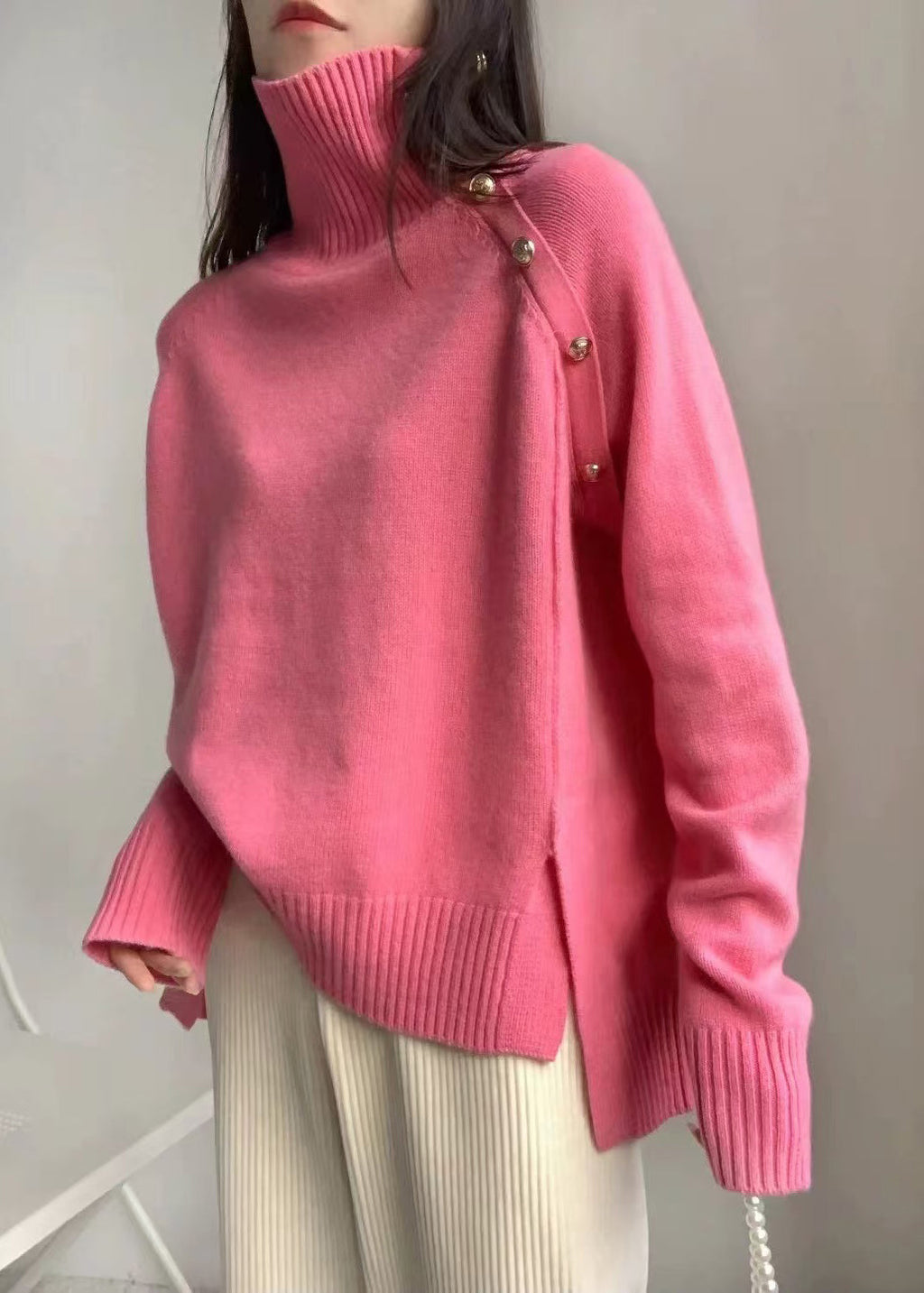 Well Tailored Sweater with a Graceful Silhouette