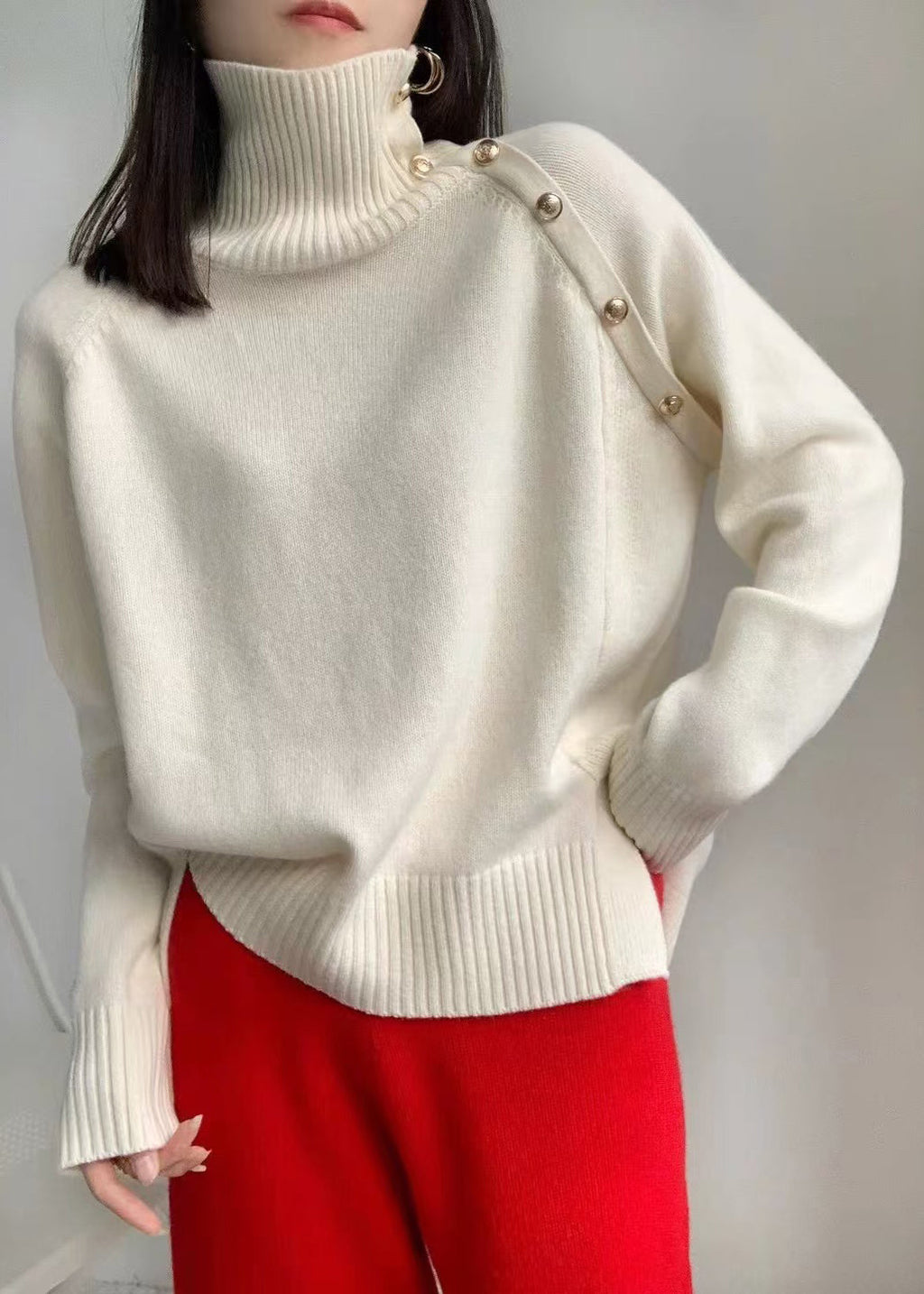 Well Tailored Sweater with a Graceful Silhouette