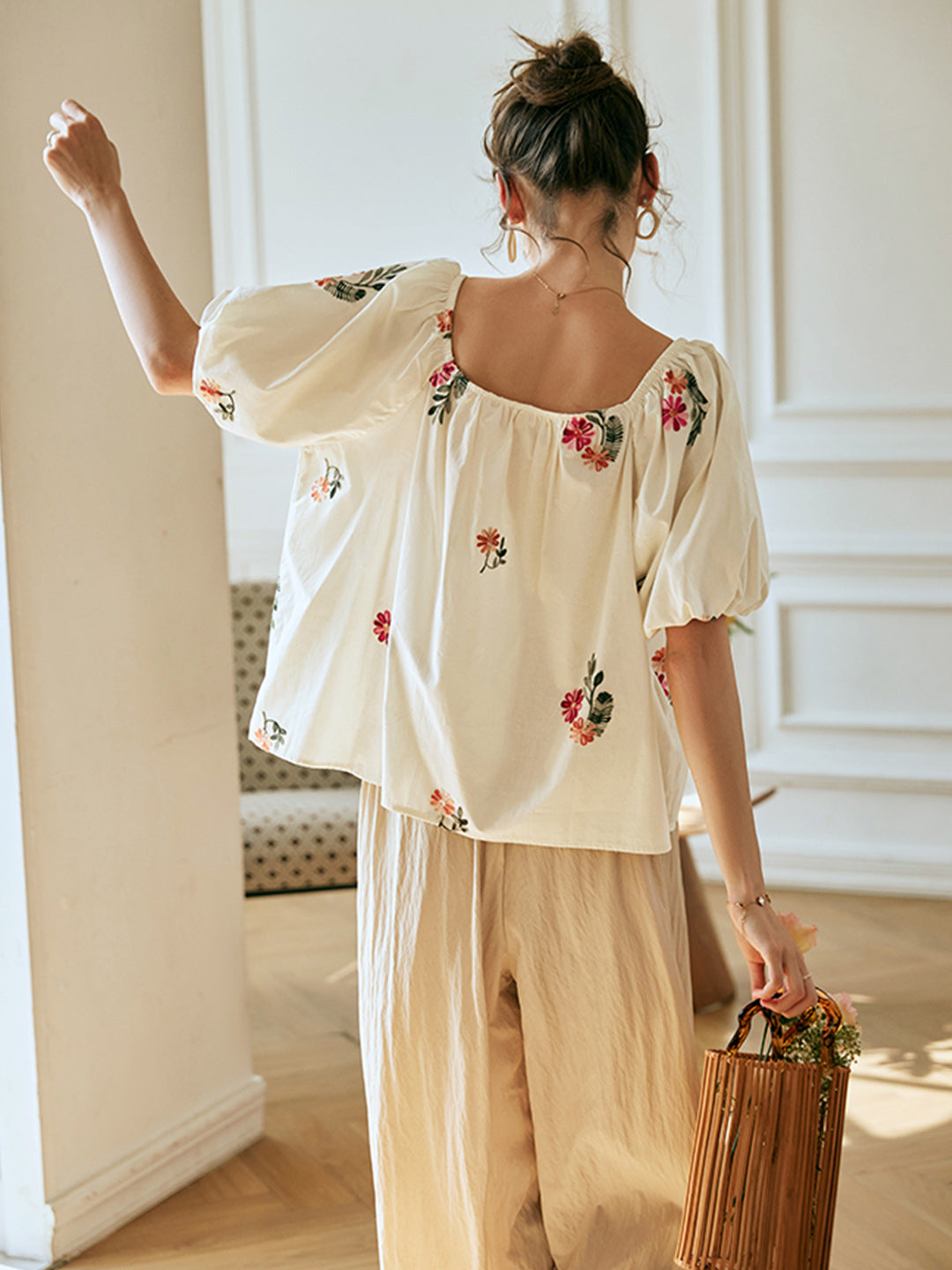 Well Tailored Top with a Graceful Silhouette