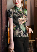 Well Tailored Top with a Graceful Silhouette