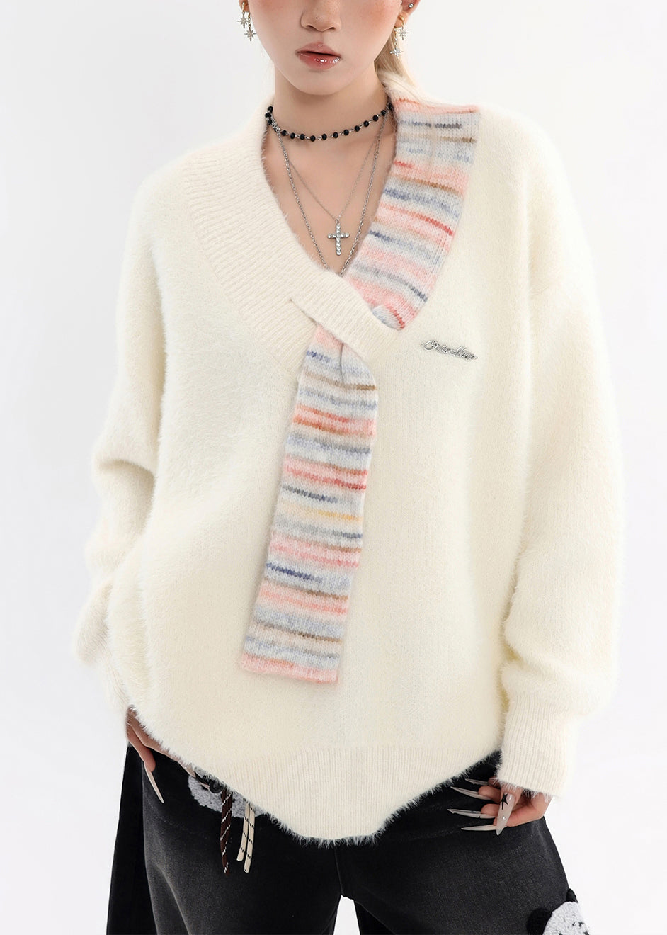 Effortlessly Elegant Sweater with a Timeless Design