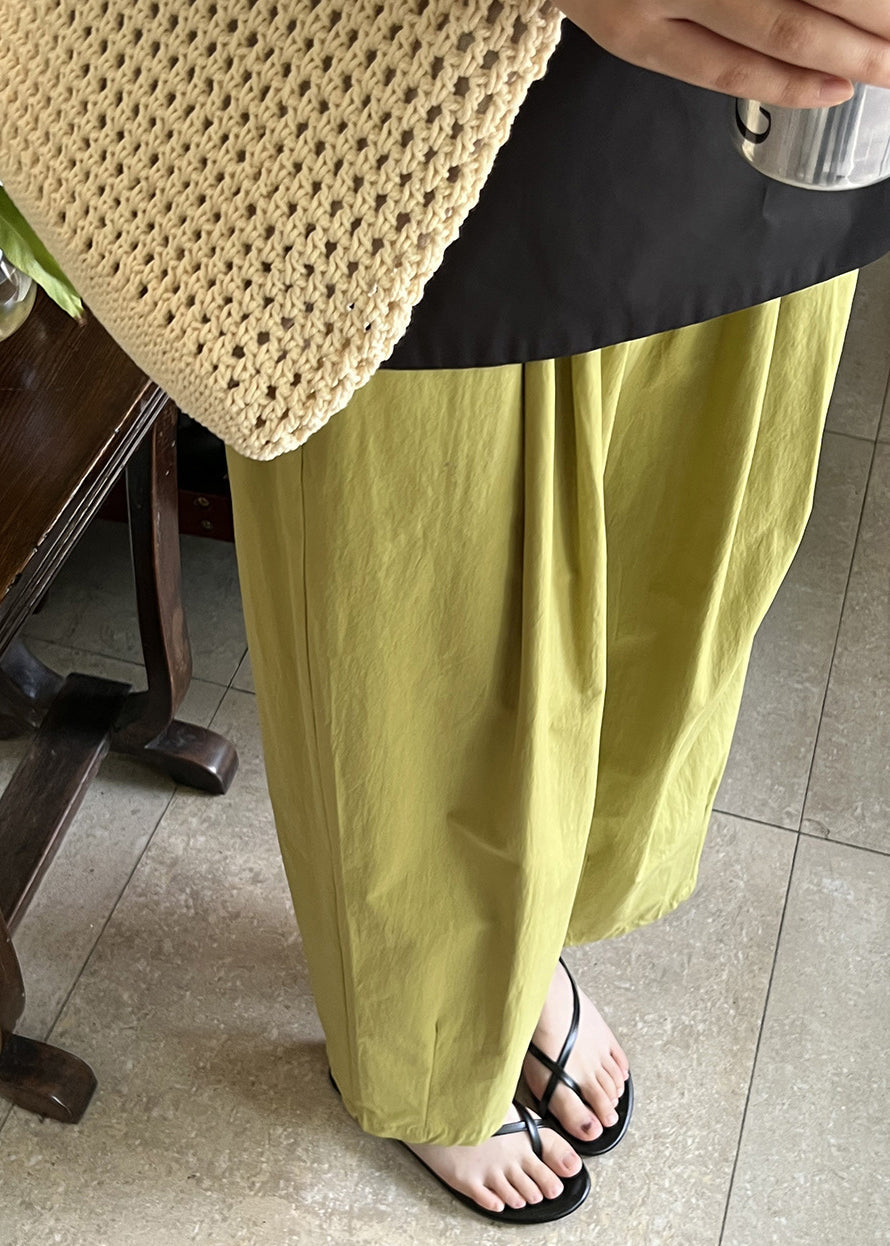 Effortlessly Elegant Pants with a Timeless Design