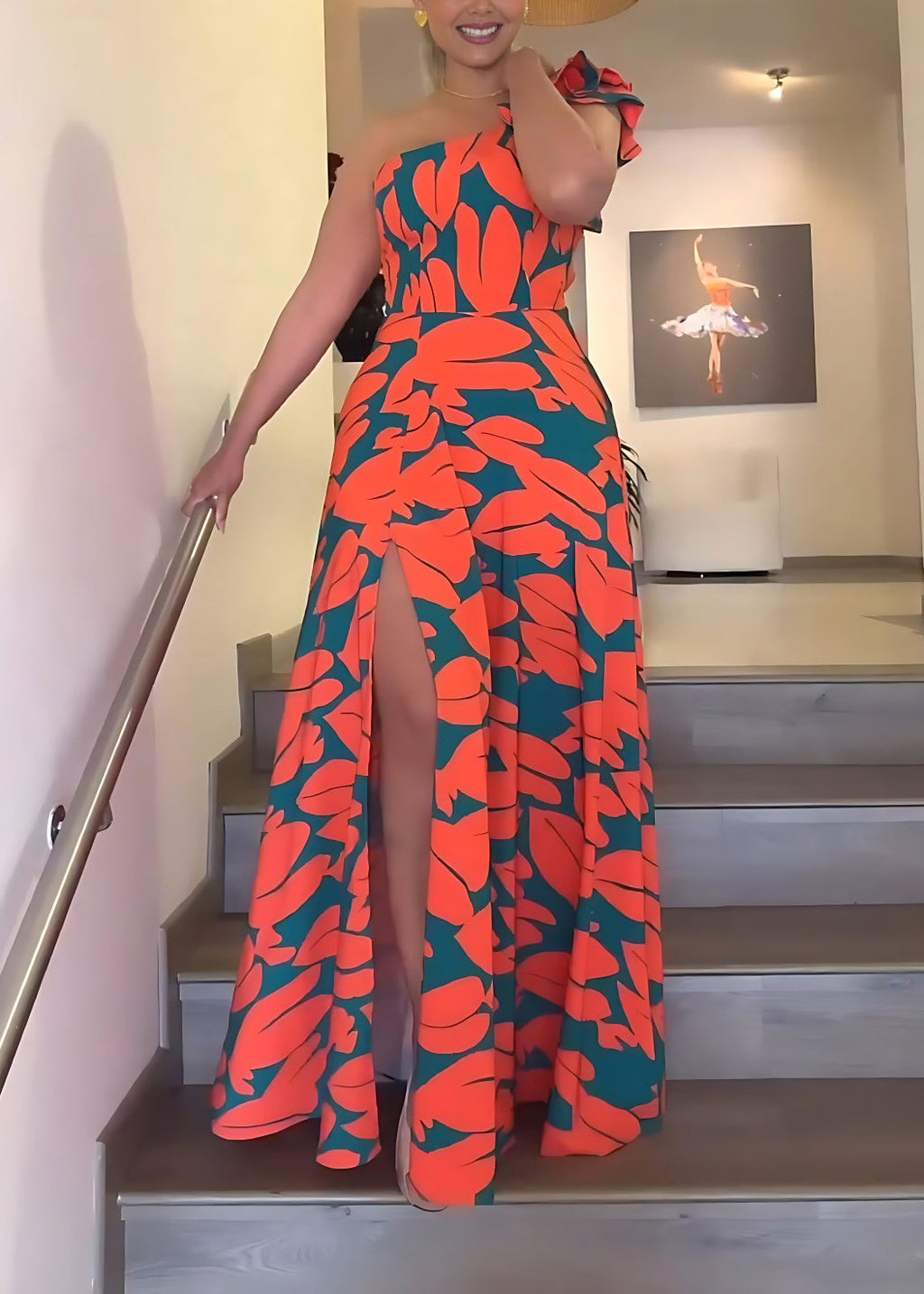 Beautifully Finished Dress in a Timeless Design