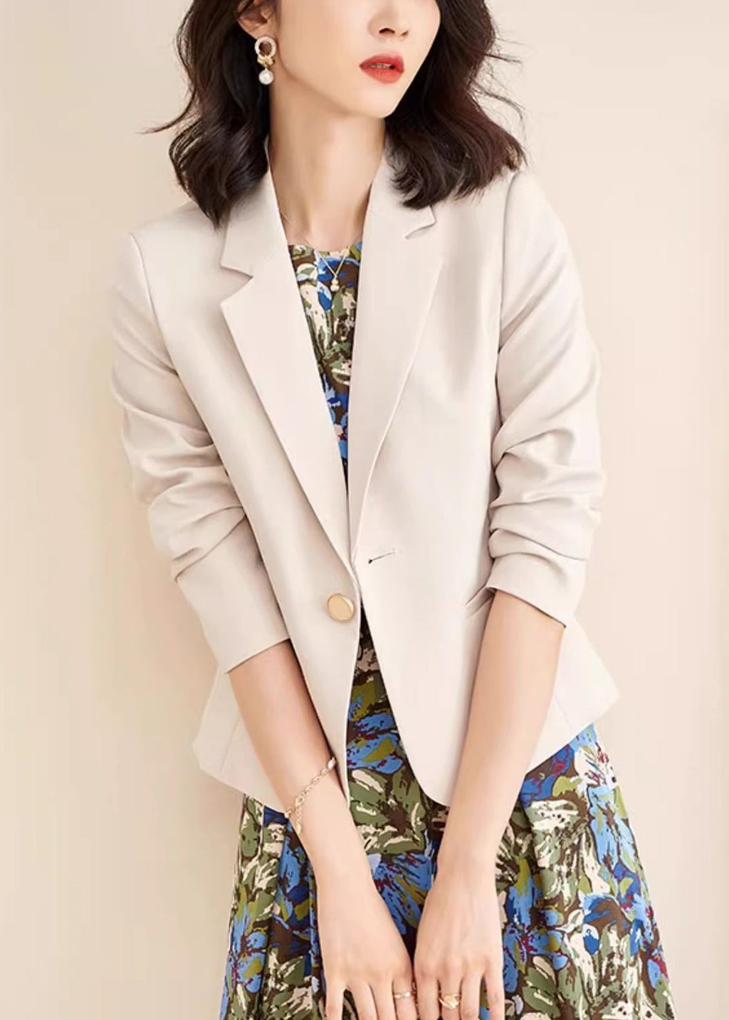 Well Tailored Coat with a Graceful Silhouette
