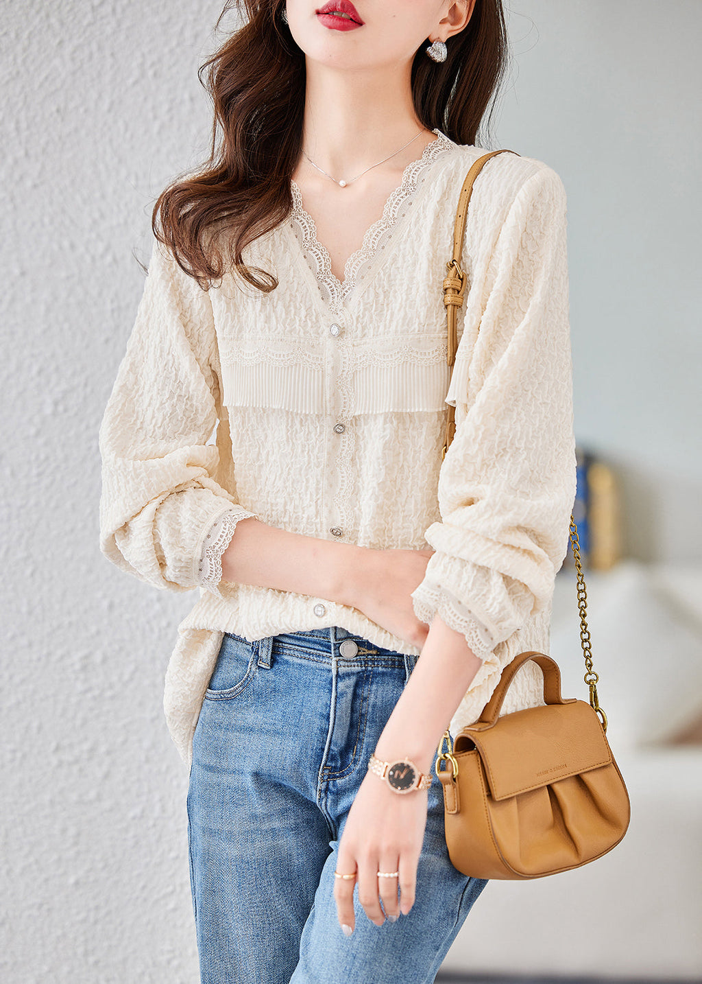 Beautifully Finished Top in a Timeless Design