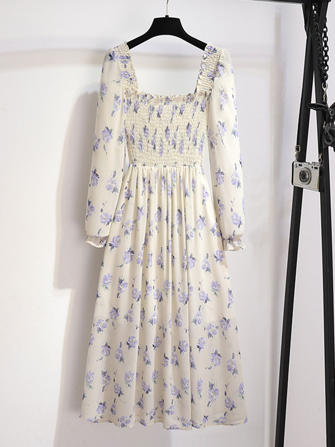 Effortlessly Elegant Dress with a Timeless Design