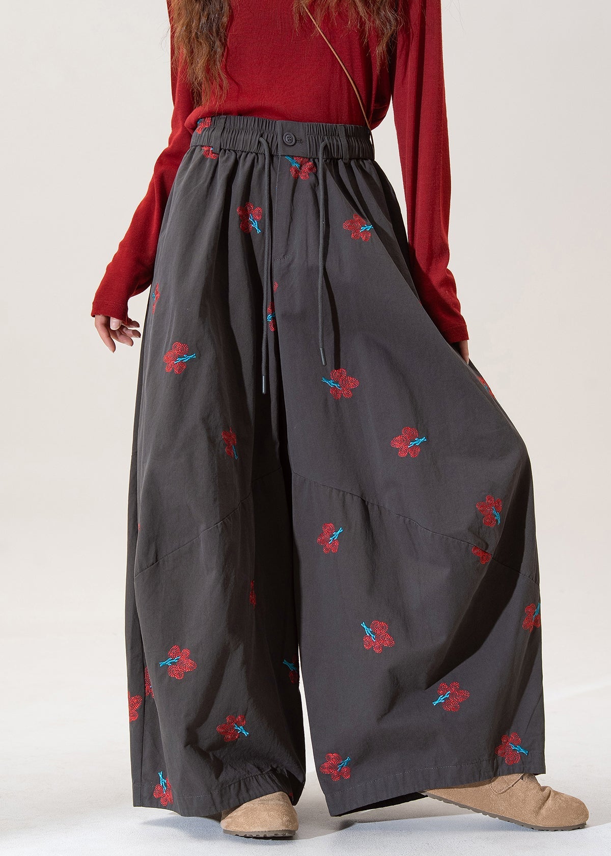 Well Tailored Pants with a Graceful Silhouette