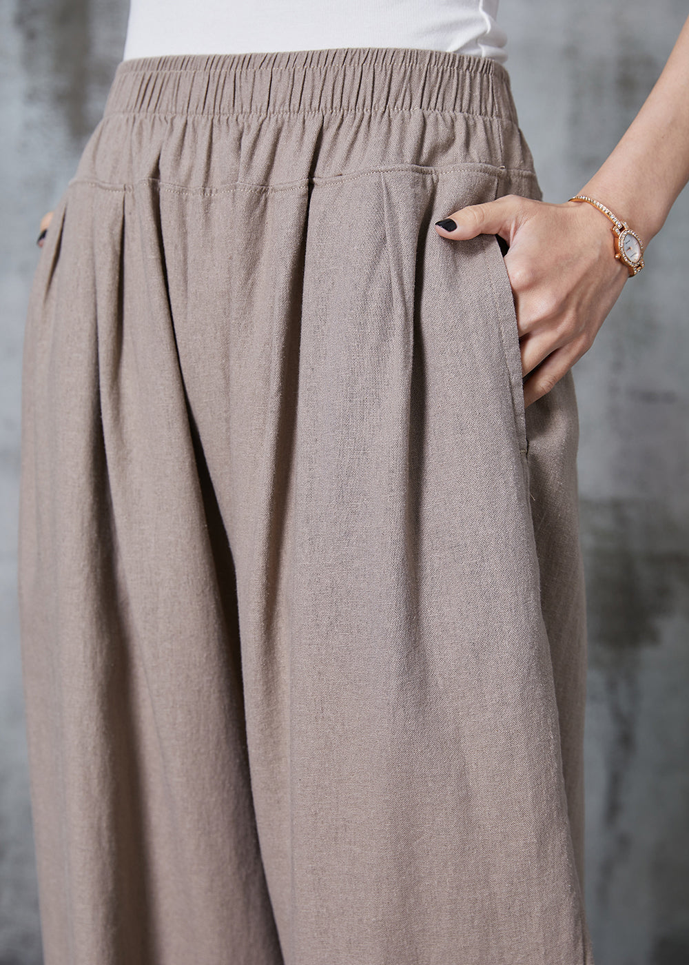 Well Tailored Pants with a Graceful Silhouette
