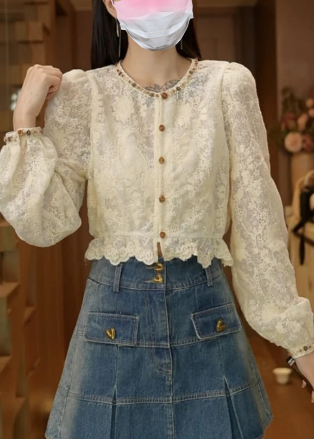 Well Tailored Blouse with a Graceful Silhouette