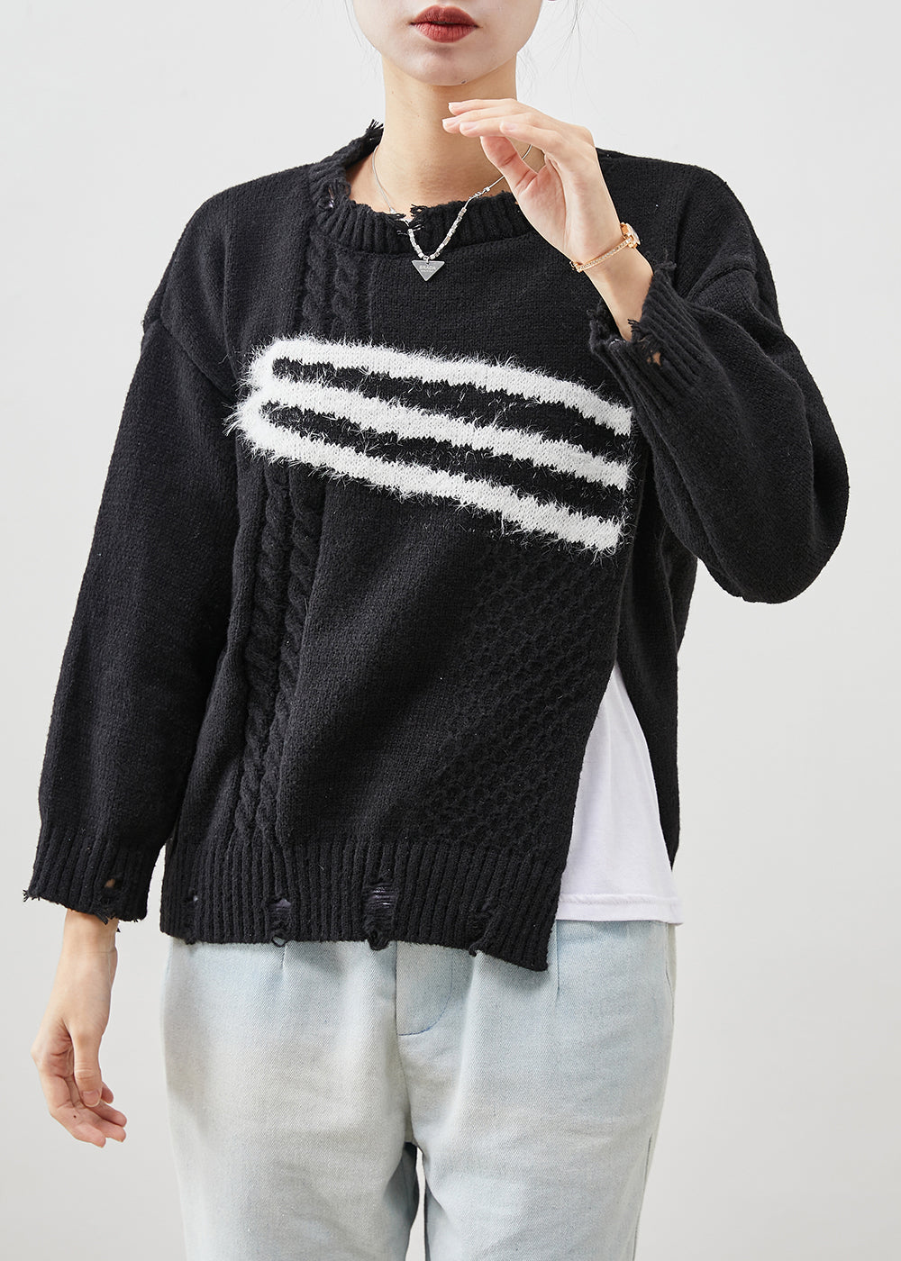 Well Tailored Sweater with a Graceful Silhouette
