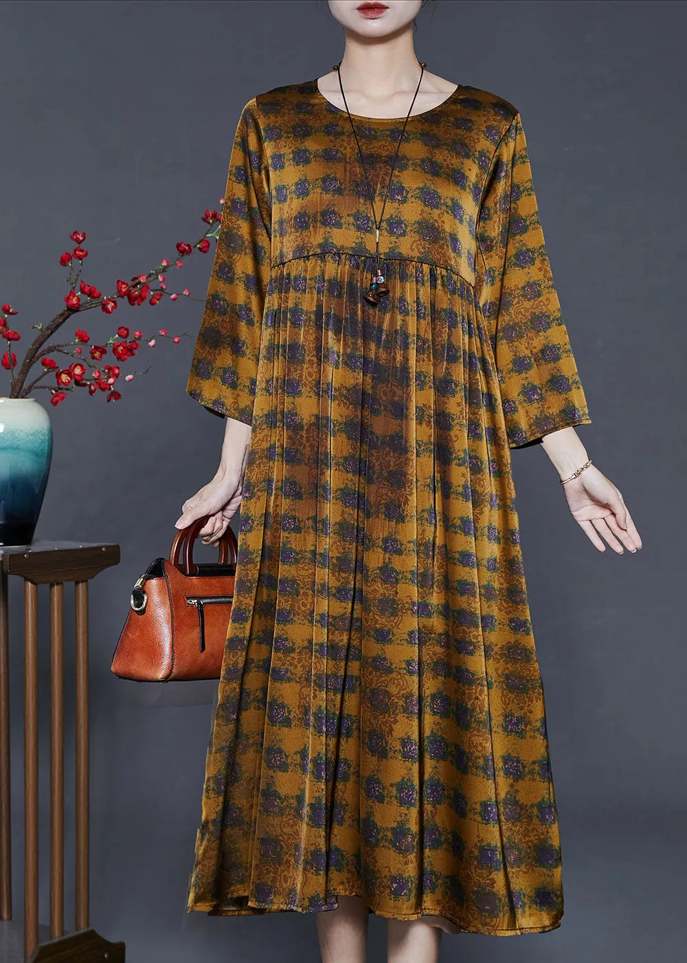Beautifully Finished Dress in a Timeless Design