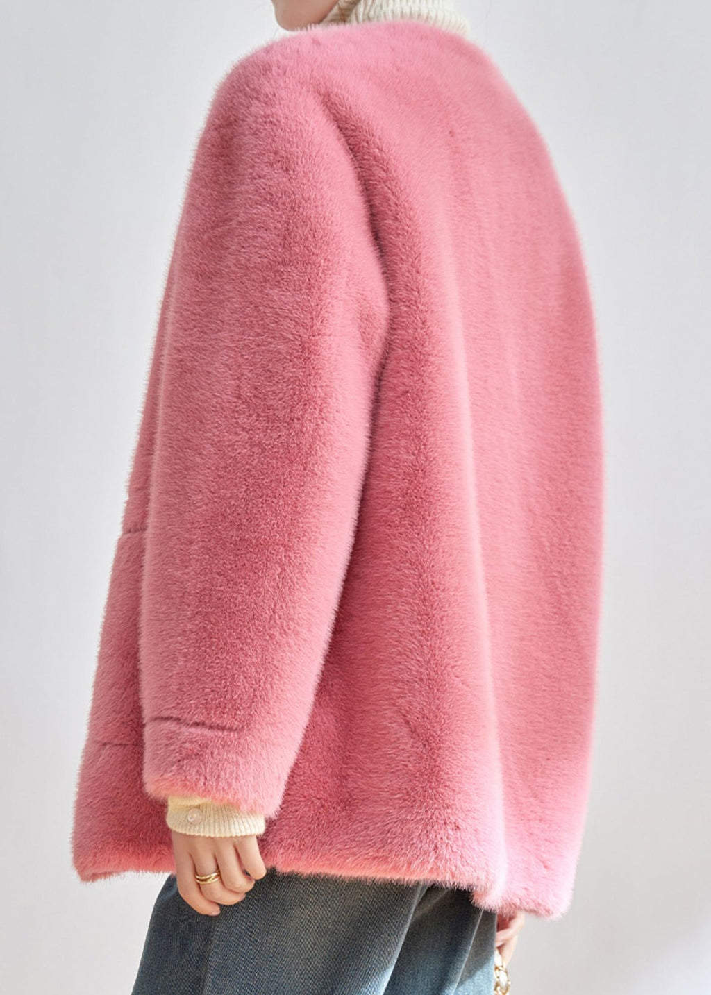 Effortlessly Elegant Jacket with a Timeless Design