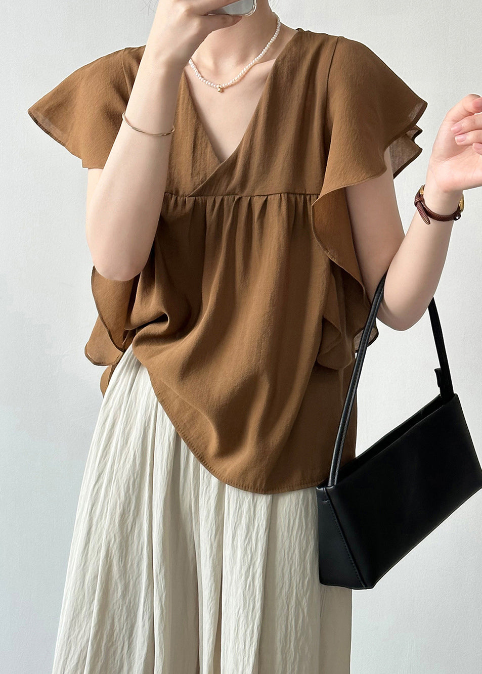 Well Tailored Top with a Graceful Silhouette