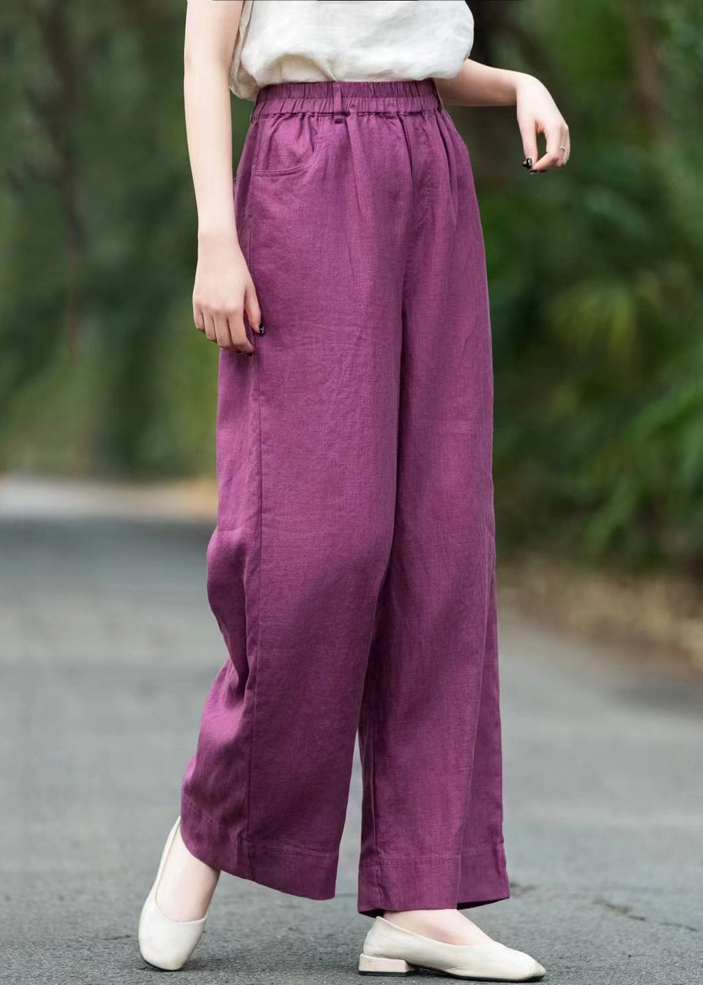 Effortlessly Elegant Pants with a Timeless Design