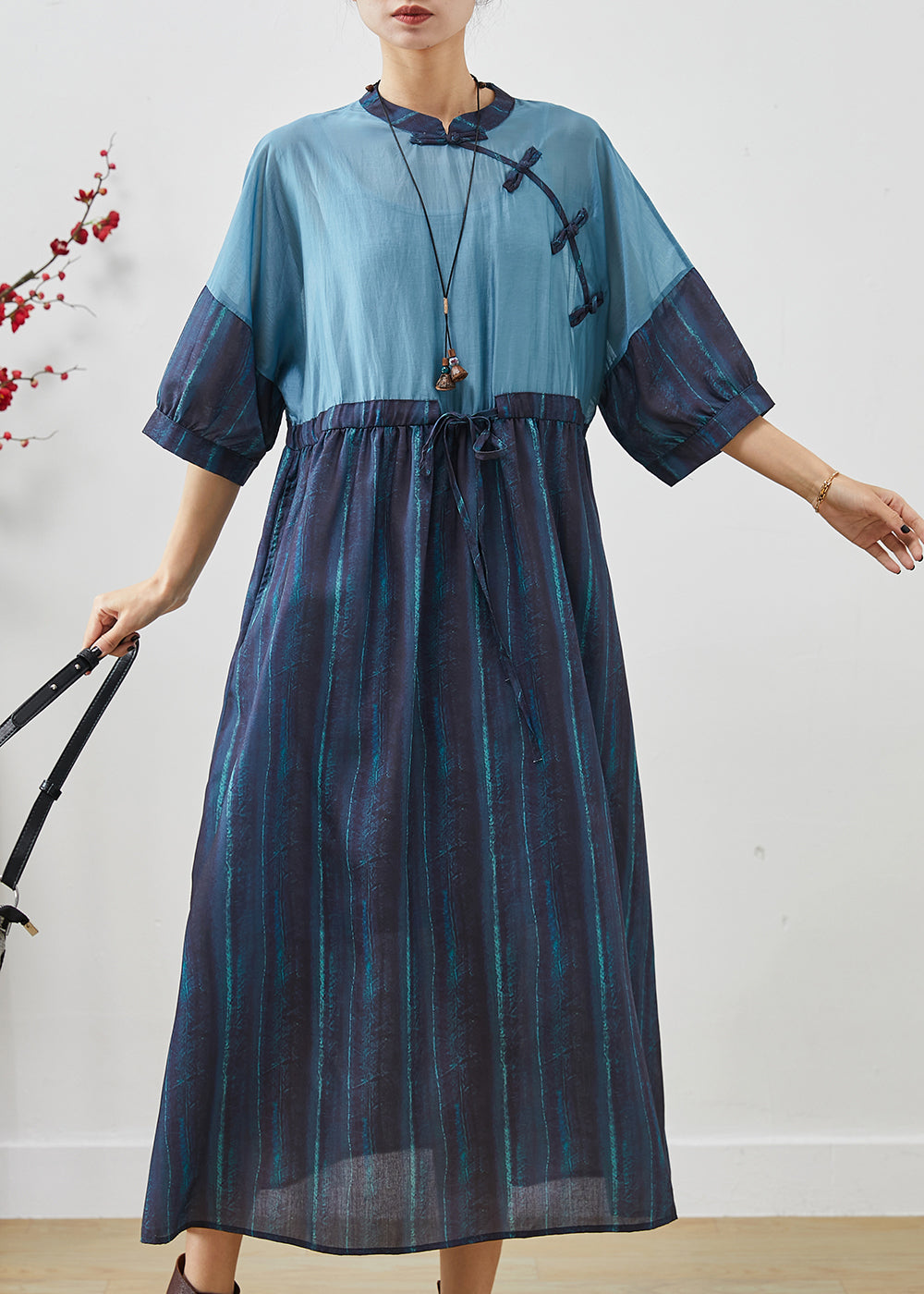 Beautifully Finished Dress in a Timeless Design