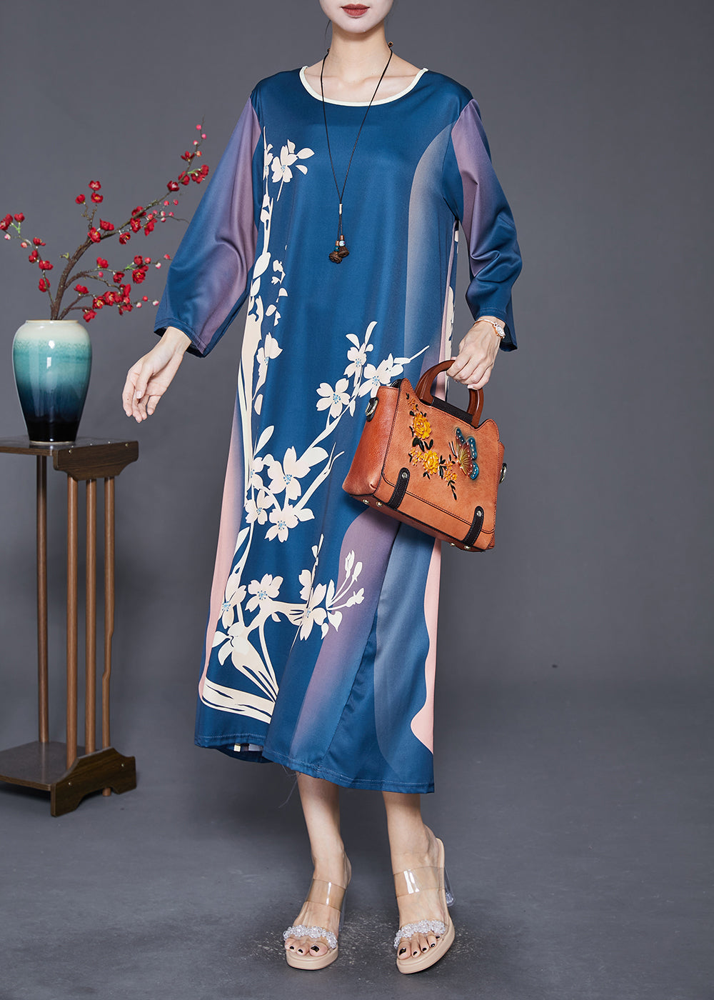 Beautifully Finished Dress in a Timeless Design