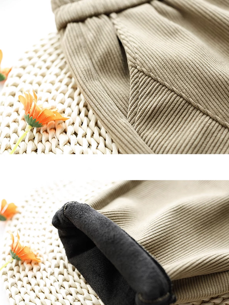 Effortlessly Elegant Pants with a Timeless Design