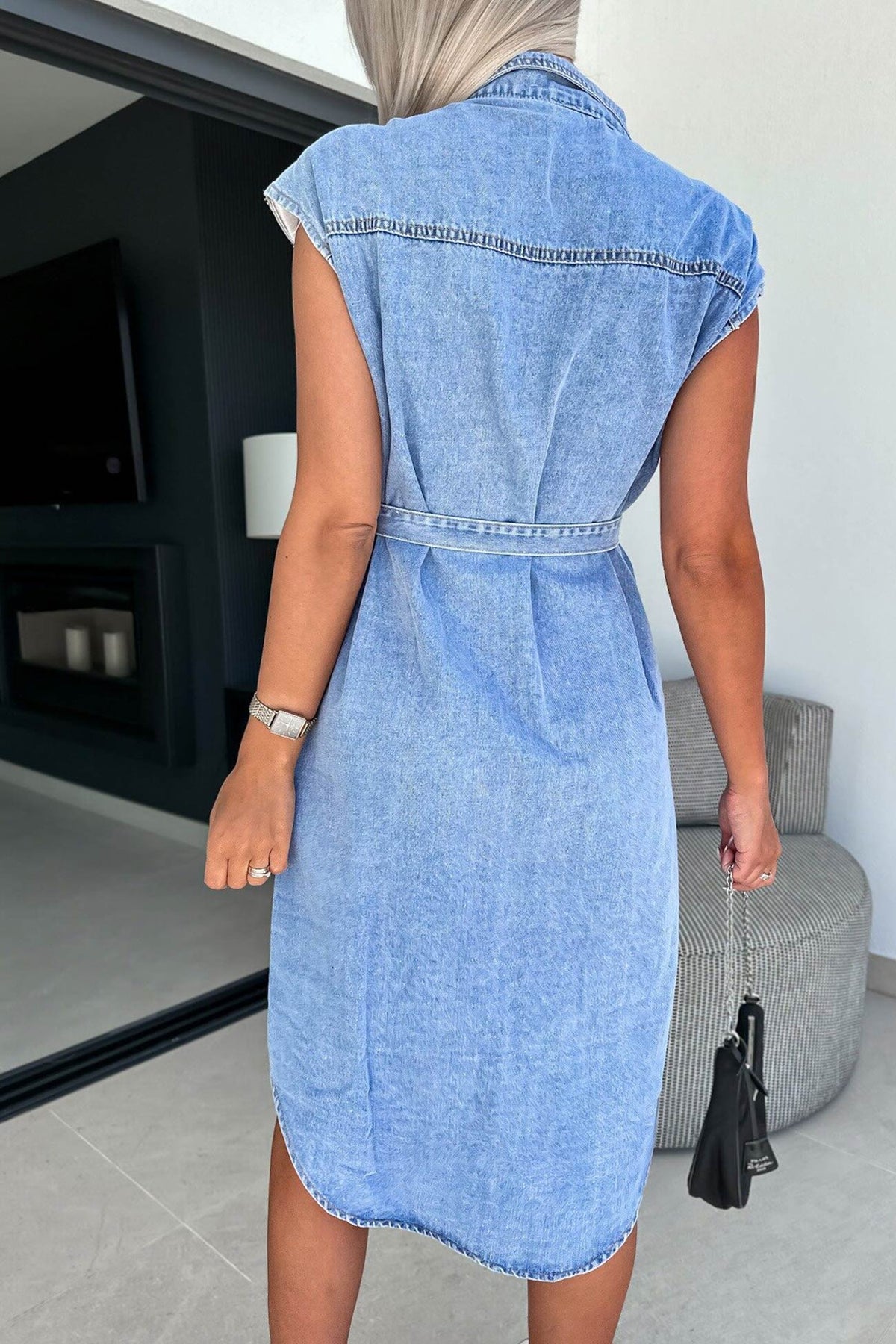 Well Tailored Dress with a Graceful Silhouette