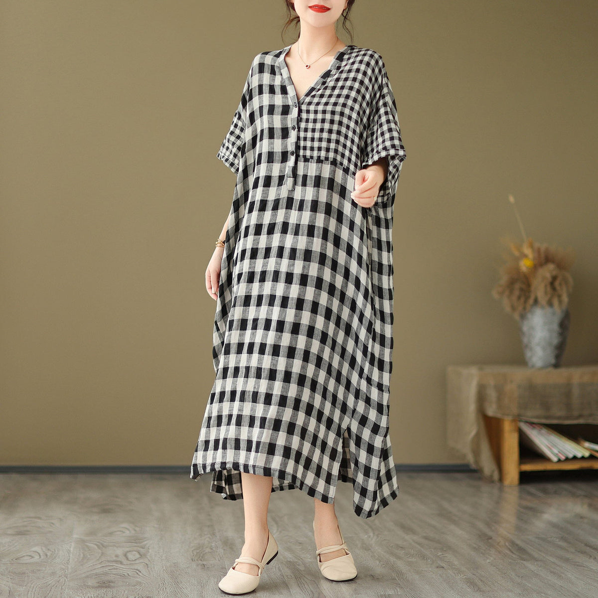 Beautifully Finished Dress in a Timeless Design