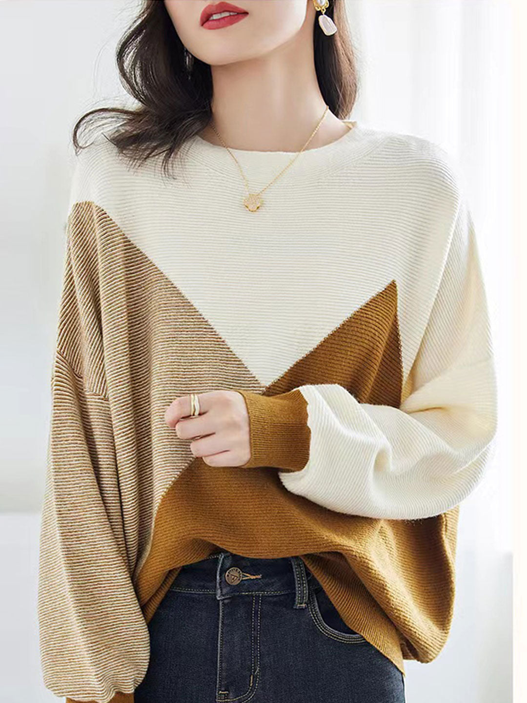 Effortlessly Elegant Sweater with a Timeless Design