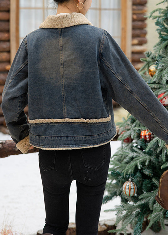 Effortlessly Elegant Coat with a Timeless Design