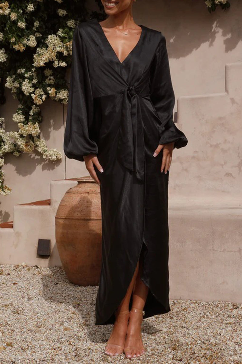 Beautifully Finished Dress in a Timeless Design