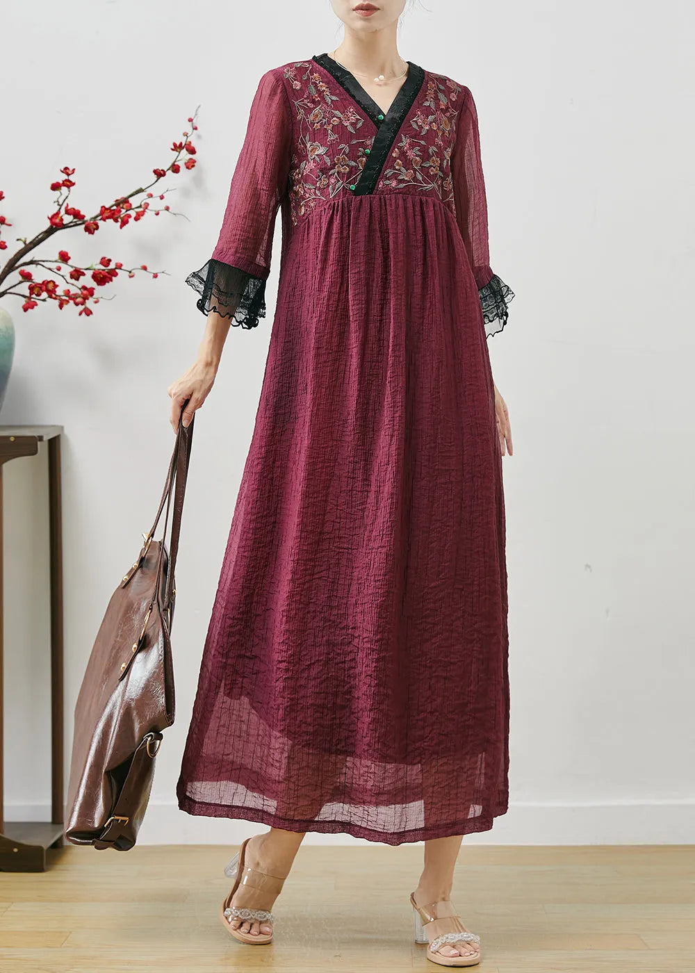 Beautifully Finished Dress in a Timeless Design
