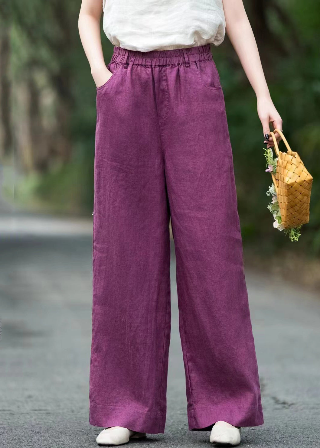 Effortlessly Elegant Pants with a Timeless Design