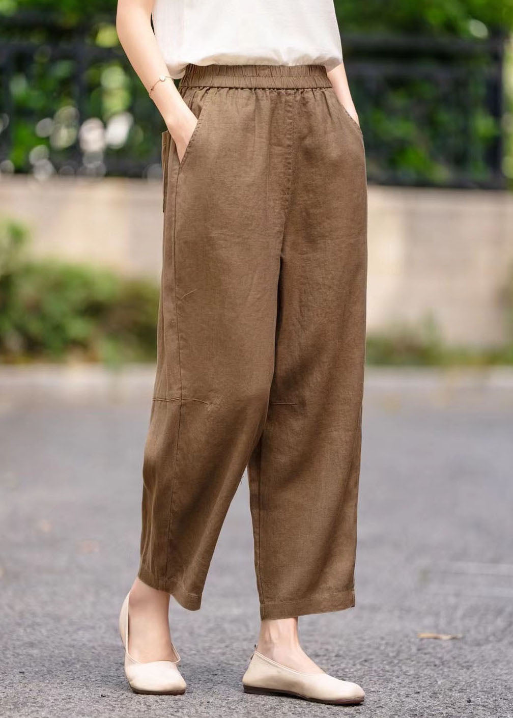 Effortlessly Elegant Pants with a Timeless Design