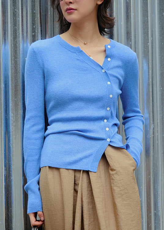 Well Tailored Top with a Graceful Silhouette