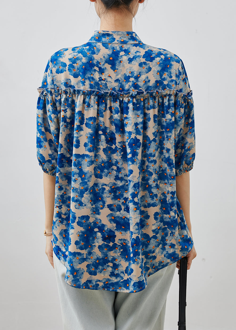 Well Tailored Blouse with a Graceful Silhouette