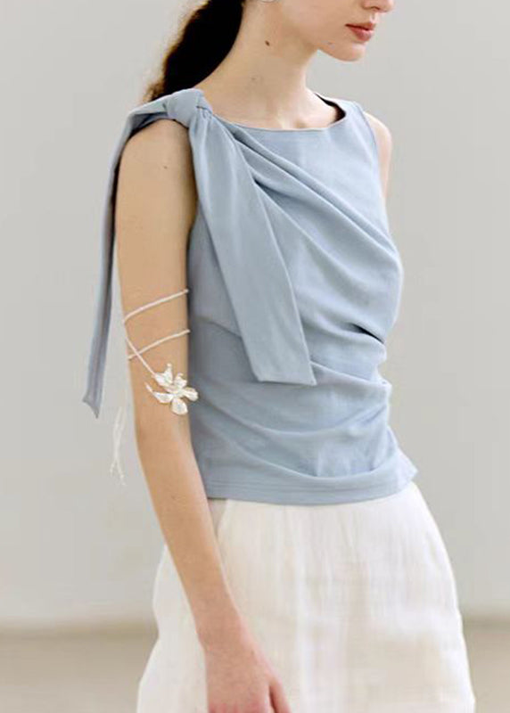 Well Tailored Top with a Graceful Silhouette