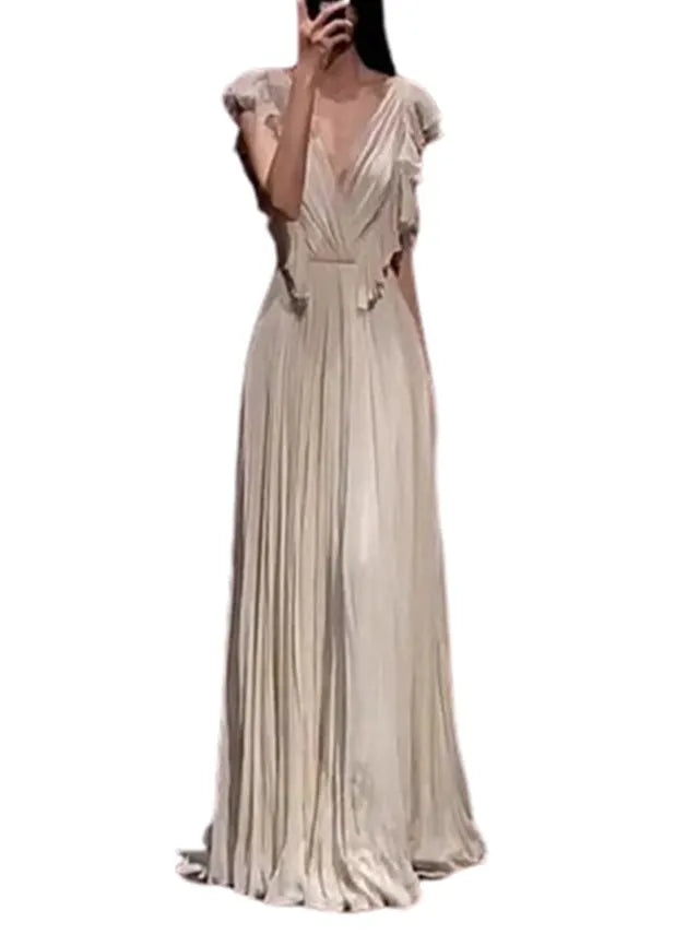 Beautifully Finished Dress in a Timeless Design