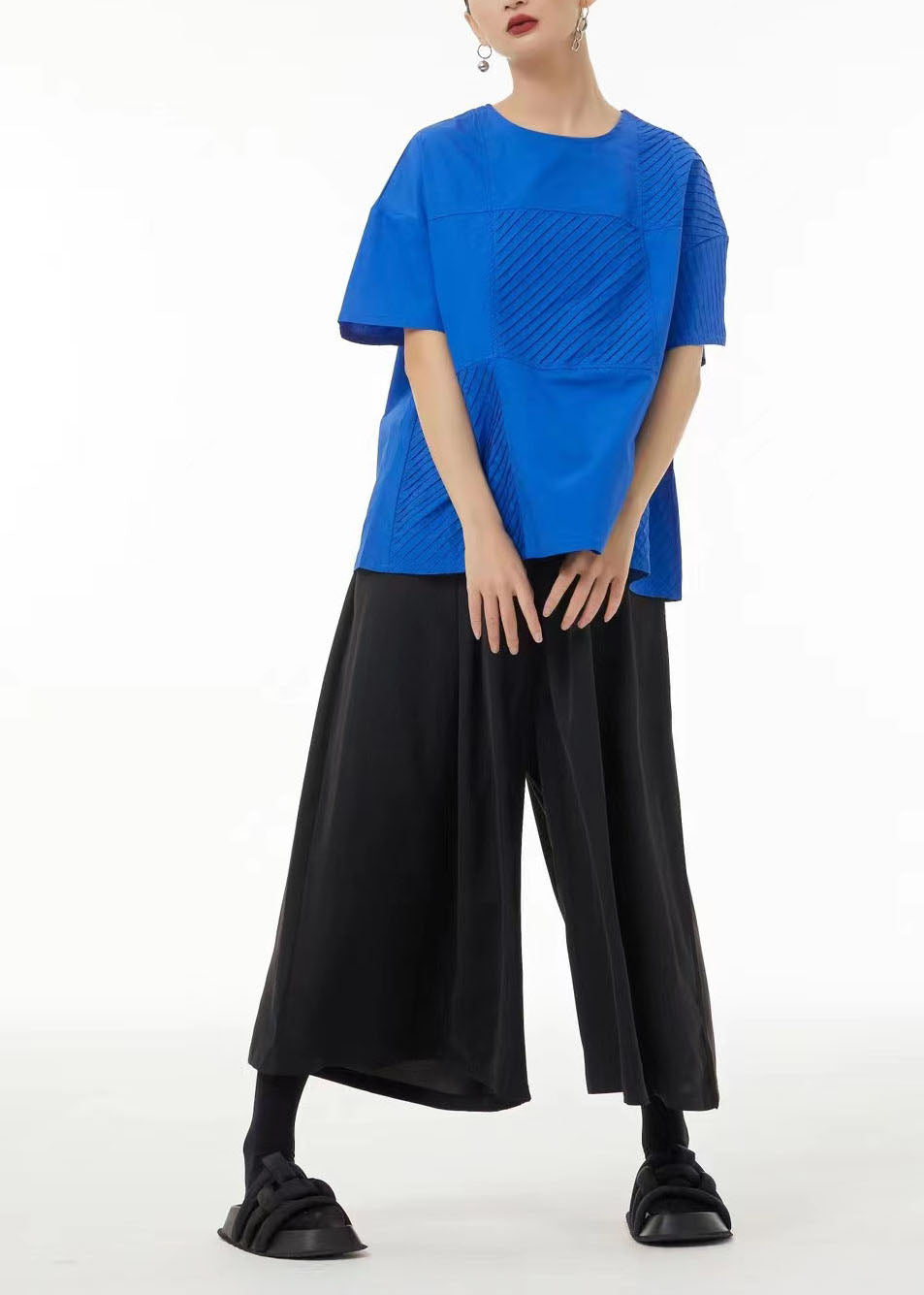 Well Tailored Top with a Graceful Silhouette