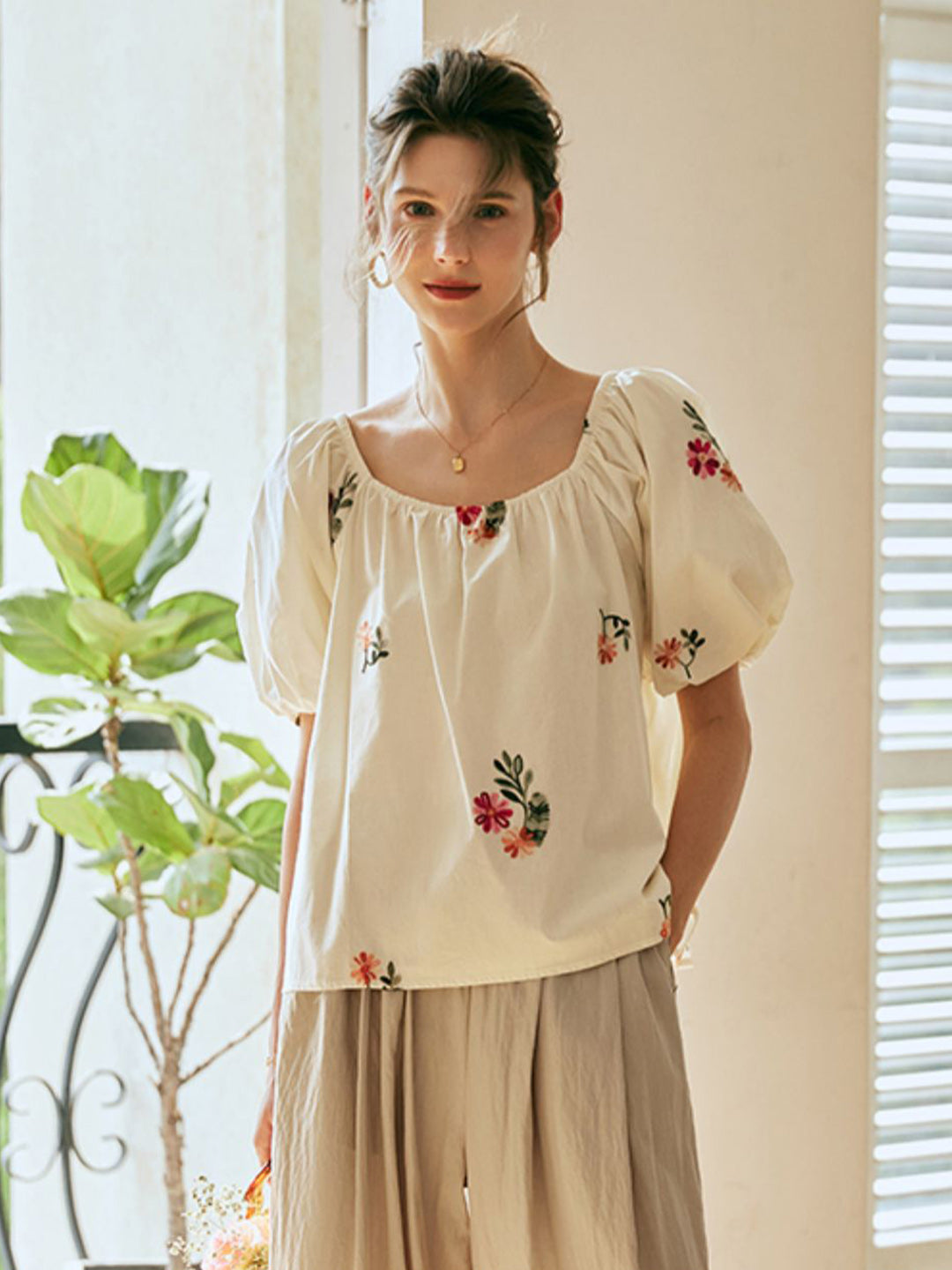 Well Tailored Top with a Graceful Silhouette