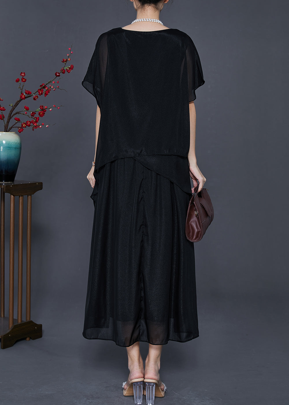 Well Tailored Dress with a Graceful Silhouette