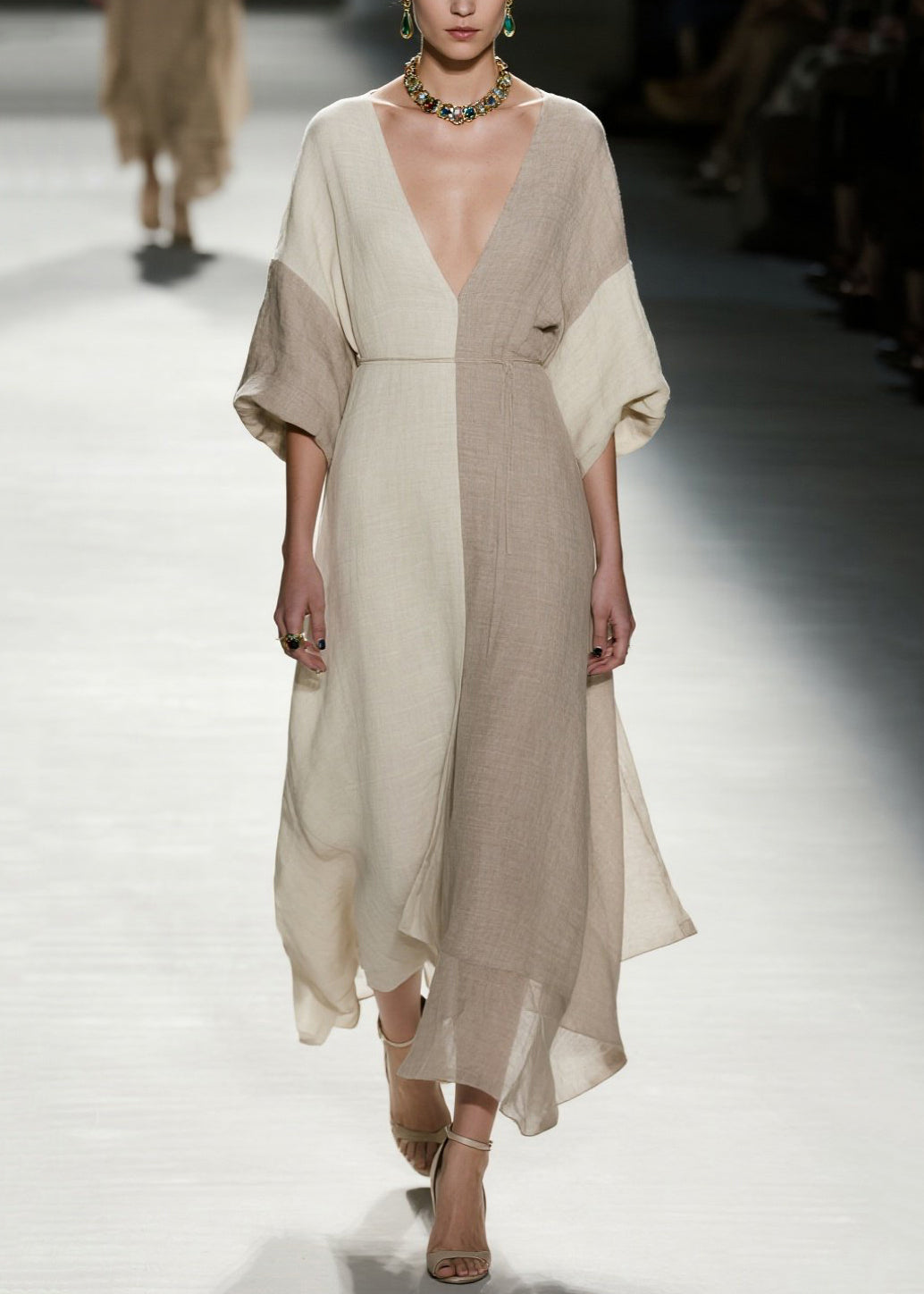 Effortlessly Elegant Dress with a Timeless Design