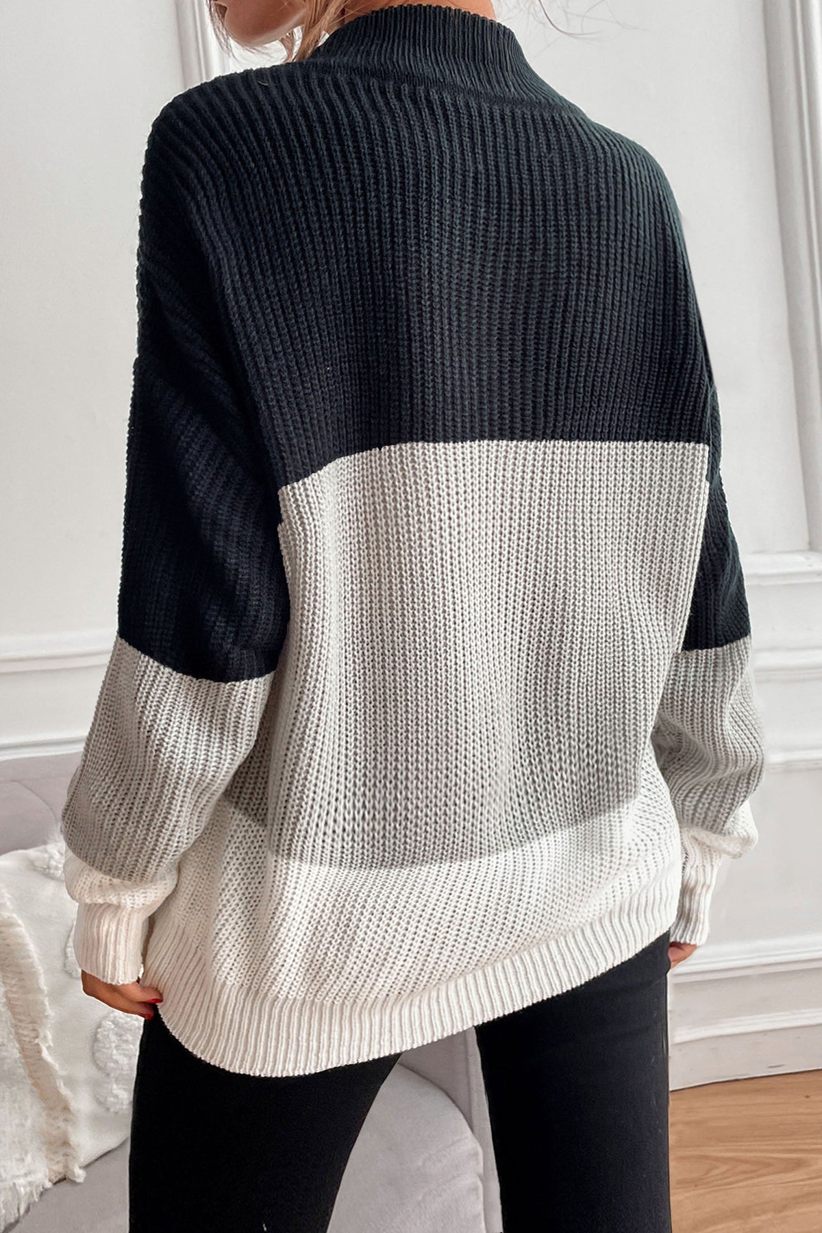 Effortlessly Elegant Sweater with a Timeless Design