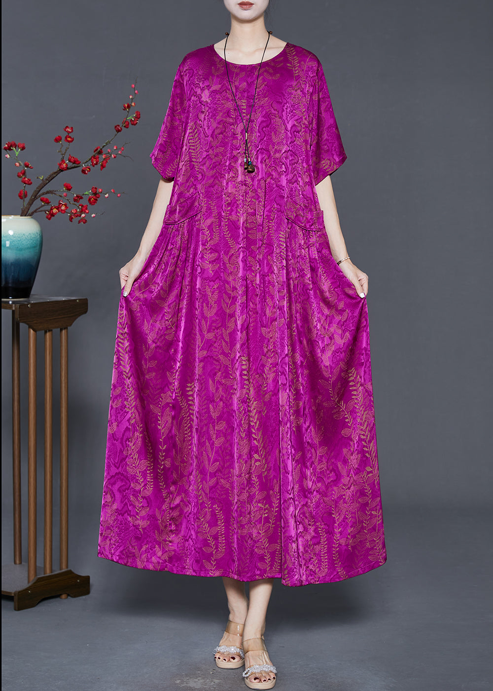 Well Tailored Dress with a Graceful Silhouette