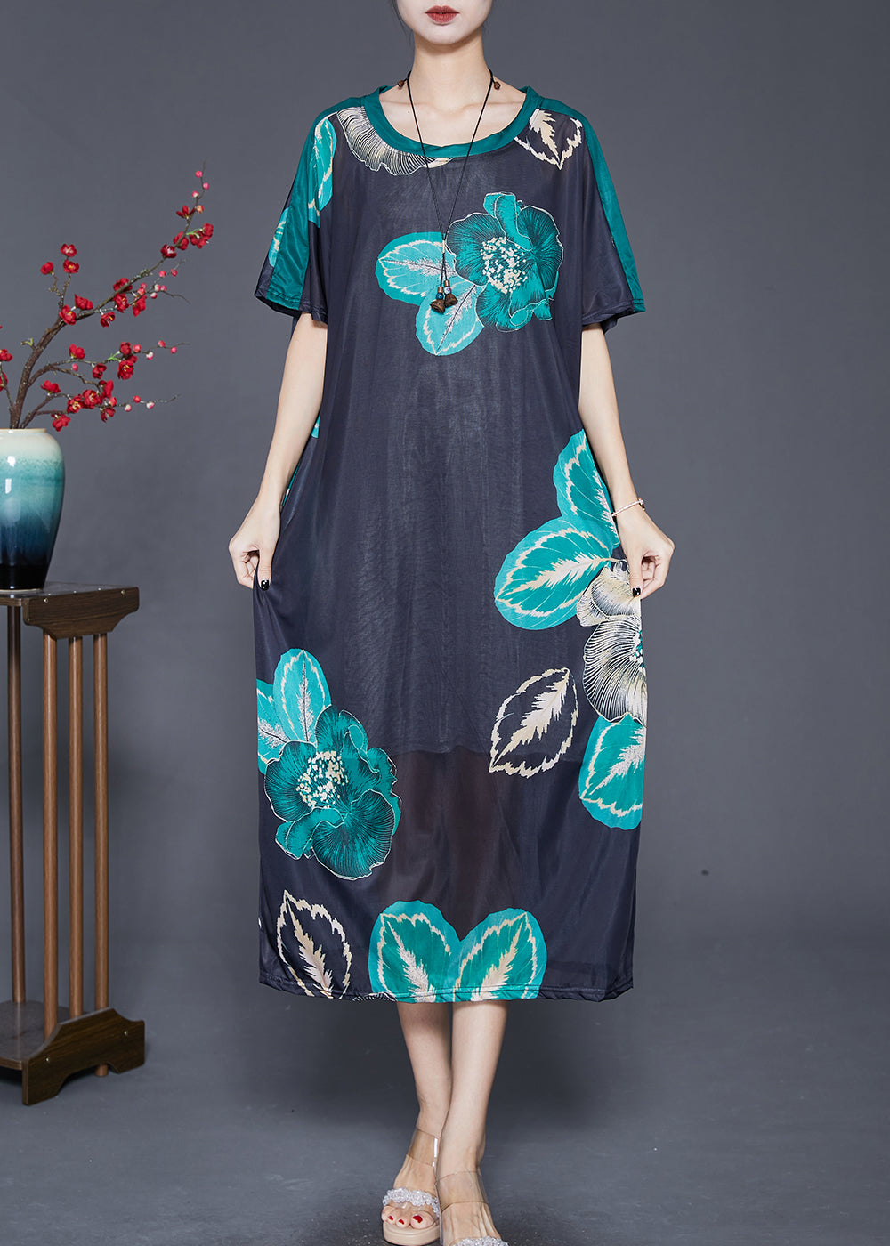 Classic Vintage Dress with a Flattering Fit