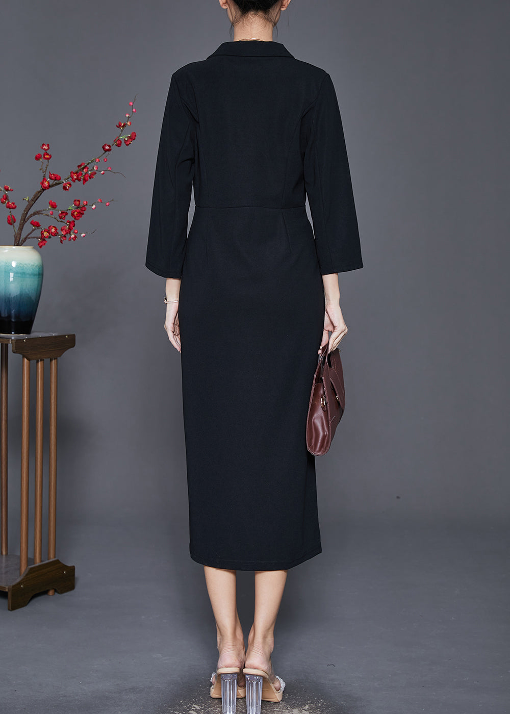Effortlessly Elegant Dress with a Timeless Design