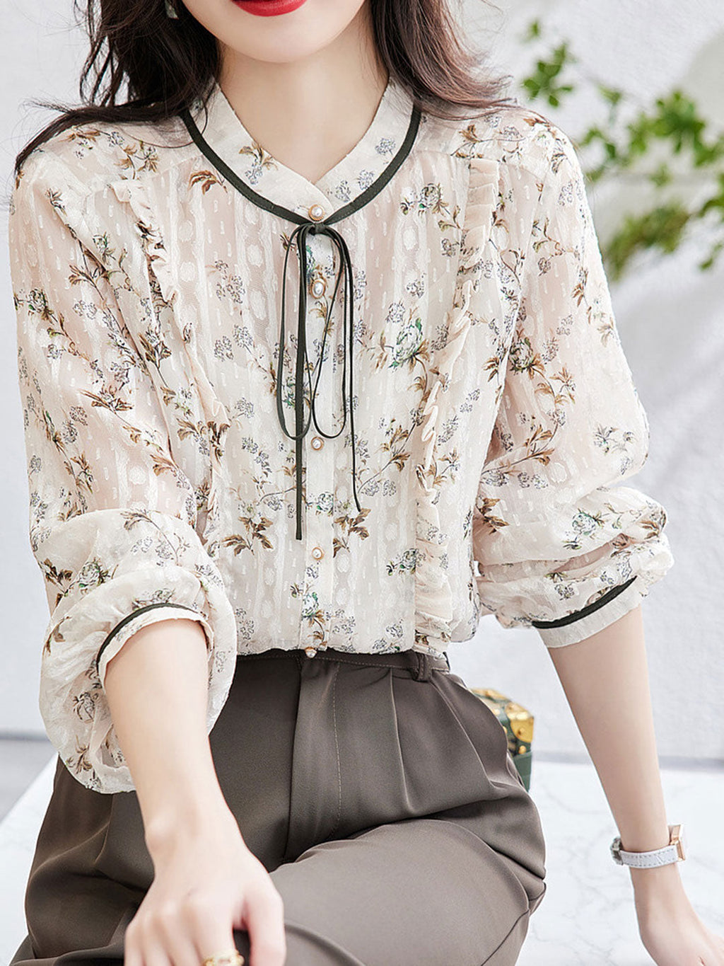 Elegantly Styled Blouse for Everyday Wear