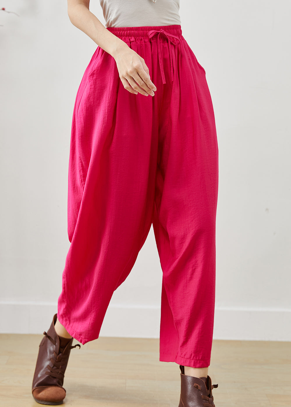Effortlessly Elegant Pants with a Timeless Design