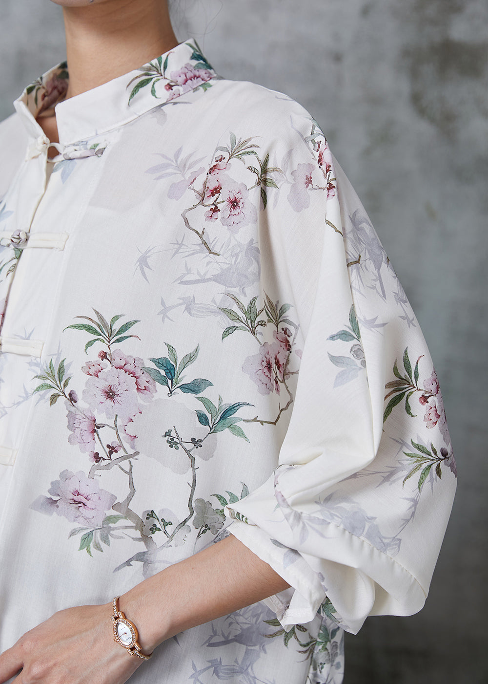 Elegantly Styled Blouse for Everyday Wear